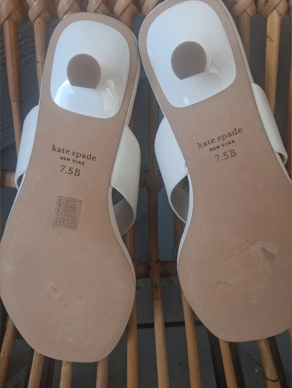 Kate Spade new york Women's Spade Flower Kitten Leather Heel Sandals Size 71/2